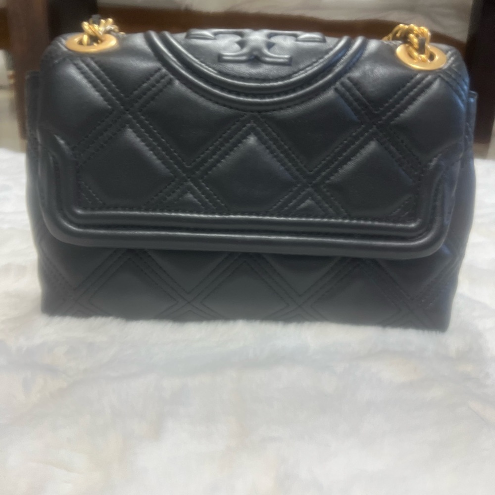 Beautiful Tory Burch Fleming shoulder bag .